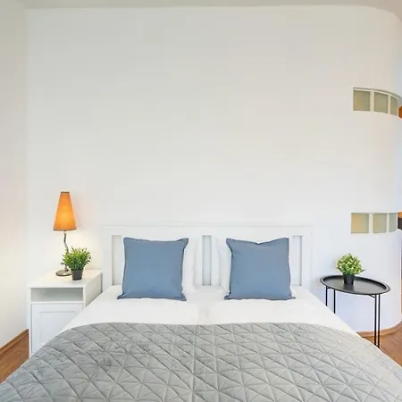 Vintage Romantic For Couples On Buda Hills