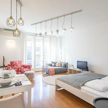 Vintage Romantic For Couples On Buda Hills *
