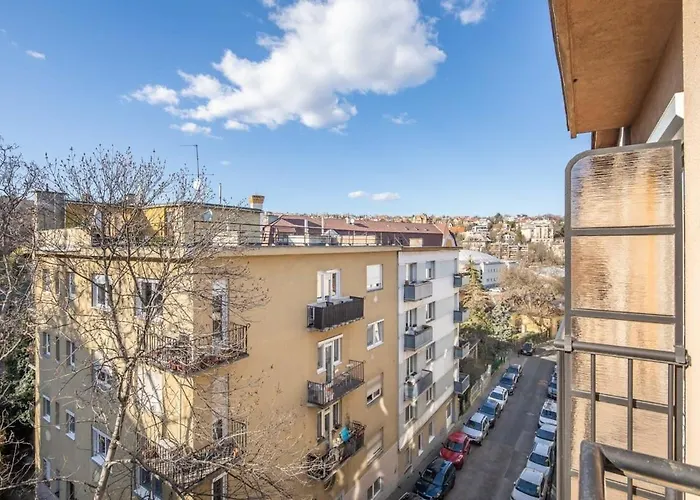 Vintage Romantic For Couples On Buda Hills