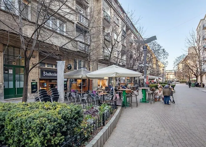 Vintage Romantic For Couples On Buda Hills Budapesta