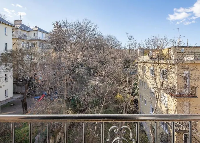 Vintage Romantic For Couples On Buda Hills