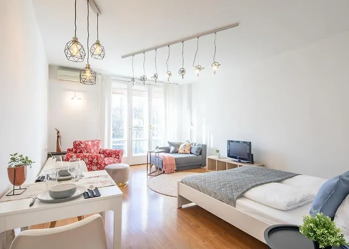 Vintage Romantic For Couples On Buda Hills *